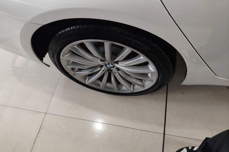 Used BMW 5 Series 2022 Second Facelift 530Li Luxury Edition Premium Package Right Rear Wheel Hub