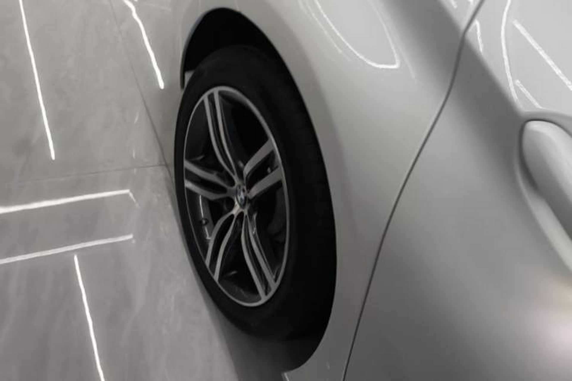 Used BMW 5 Series 2022 Updated 530Li Leading Edition Luxury Package Right Rear Wheel Hub