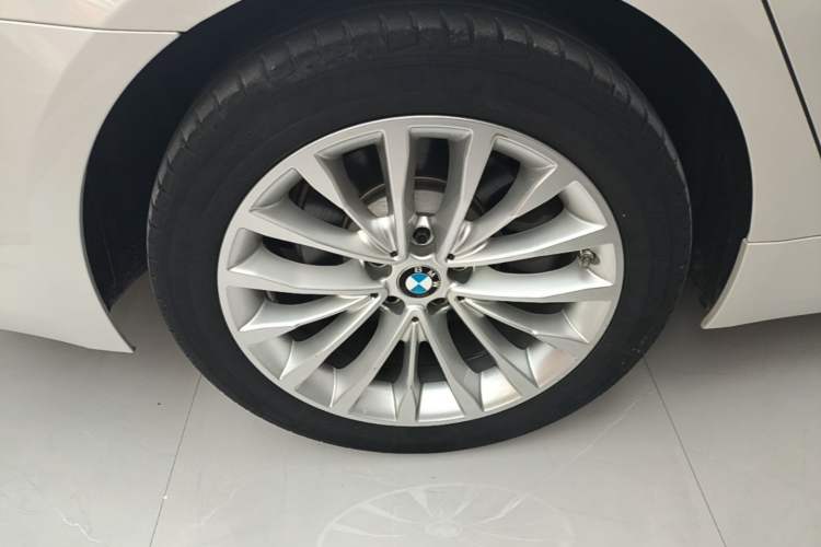 Used BMW 5 Series 2022 525Li Luxury Package Right Rear Wheel Hub