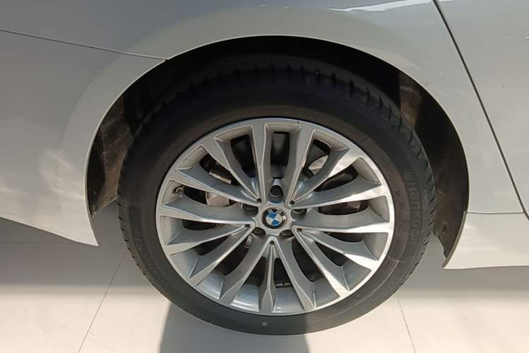 Used BMW 5 Series 2022 Second Facelift 525Li Luxury Package Right Rear Wheel Hub