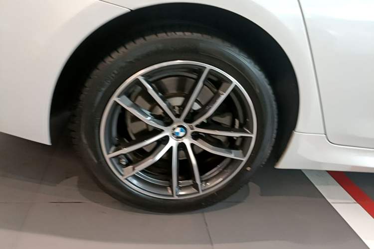 Used BMW 5 Series 2022 Second Facelift 525Li M Sport Package Right Rear Wheel Hub