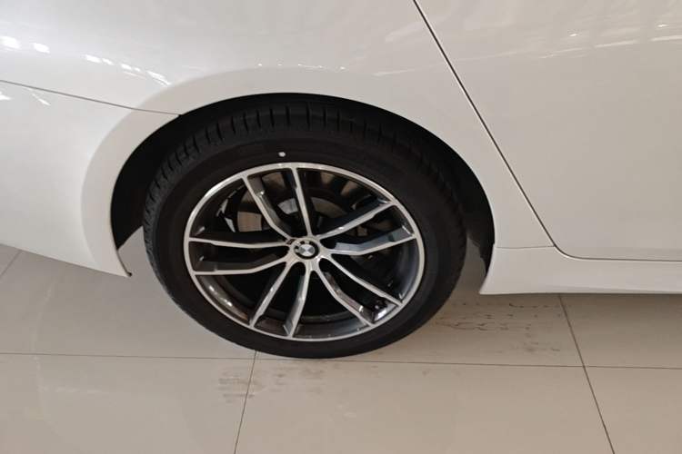 Used BMW 5 Series 2022 Second Facelift 525Li M Sport Package Right Rear Wheel Hub