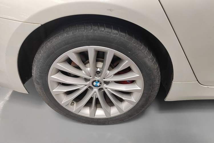Used BMW 5 Series 2022 Restyled 525Li Luxury Package Right Rear Wheel Hub