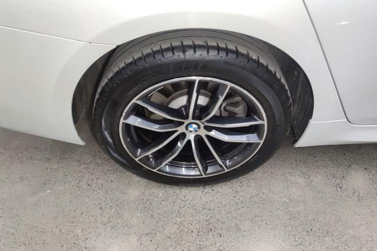 Used BMW 5 Series 2022 Second Facelift 525Li M Sport Package Right Rear Wheel Hub