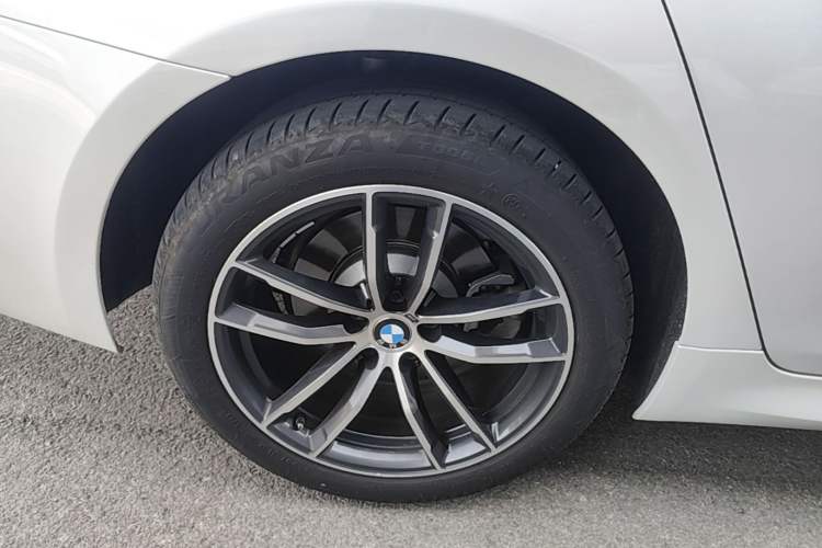 Used BMW 5 Series 2022 Second Facelift 525Li M Sport Package Right Rear Wheel Hub