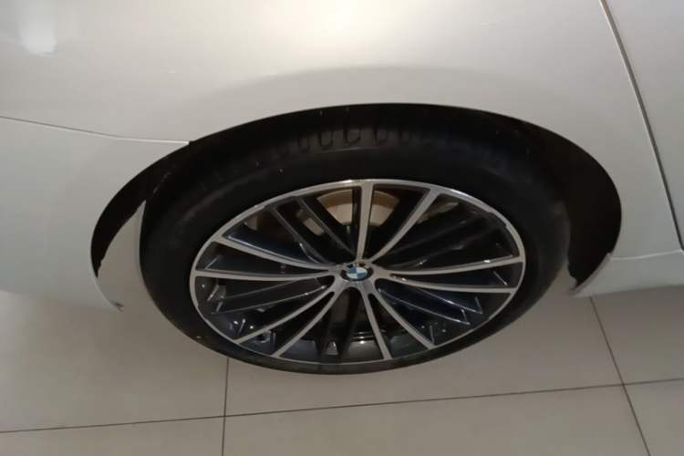 Used BMW 5 Series 2022 Second Facelift 530Li Leading Edition M Sport Package Right Rear Wheel Hub