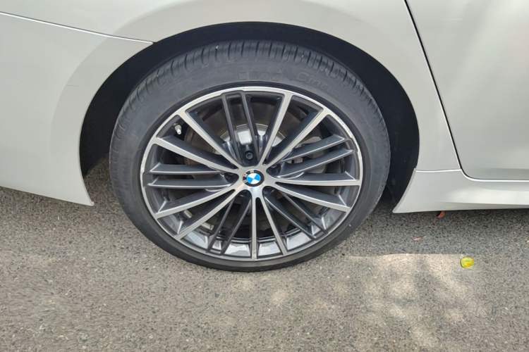 Used BMW 5 Series 2022 Second Facelift 530Li Leading Edition M Sport Package Right Rear Wheel Hub