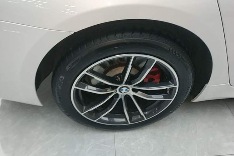 Used BMW 5 Series 2022 Second Facelift 525Li M Sport Package Right Rear Wheel Hub