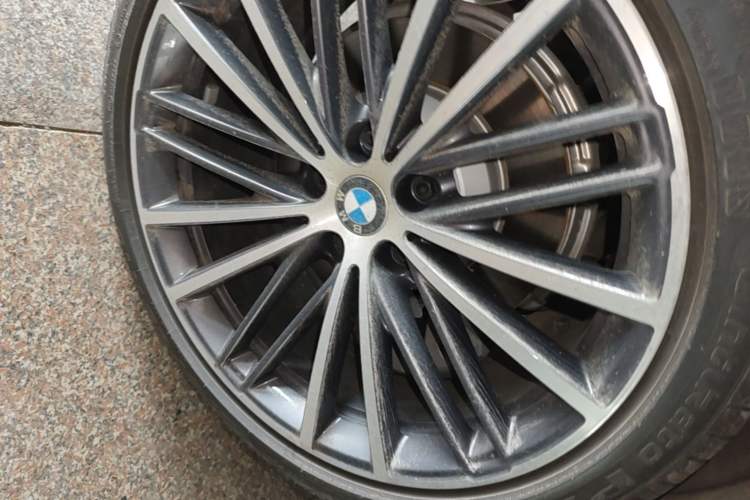 Used BMW 5 Series 2022 530Li xDrive M Sport Package Right Rear Wheel Hub