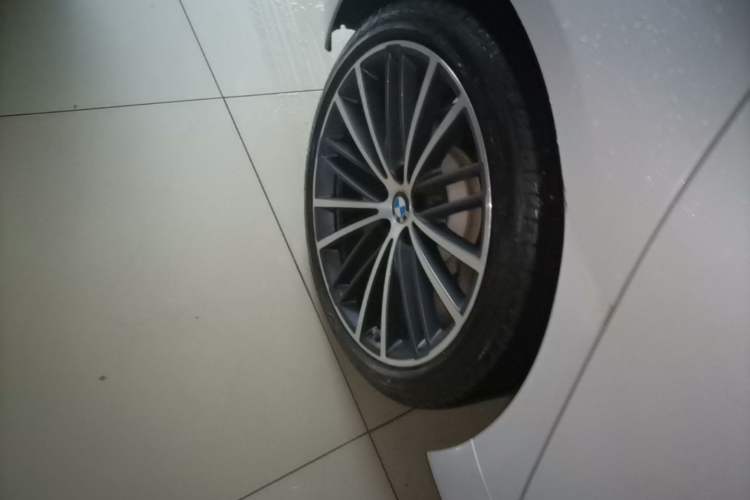 Used BMW 5 Series 2022 530Li Leading Model M Sport Package Right Rear Wheel Hub