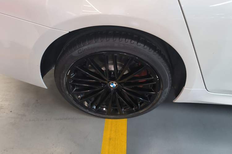 Used BMW 5 Series 2022 Second Facelift 530Li Leading Edition M Sport Package Right Rear Wheel Hub