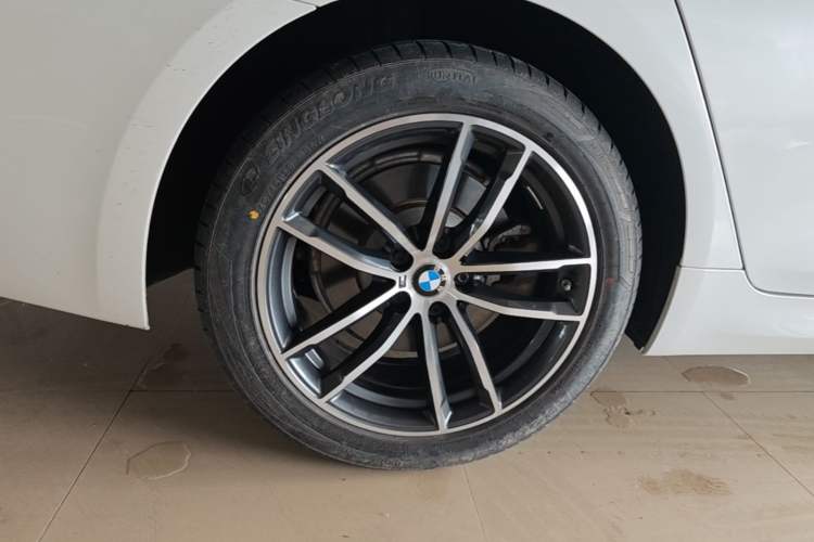 Used BMW 5 Series 2022 Restyled 525Li M Sport Package Right Rear Wheel Hub