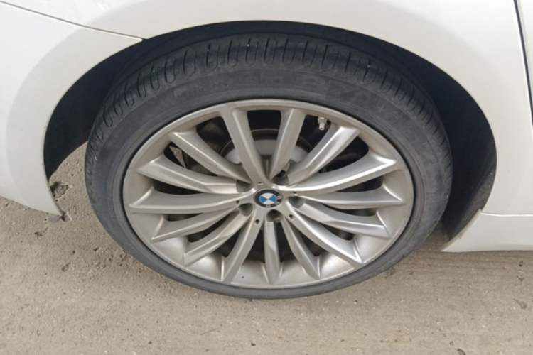 Used BMW 5 Series 2022 Second Facelift 530Li Luxury Edition Premium Package Right Rear Wheel Hub