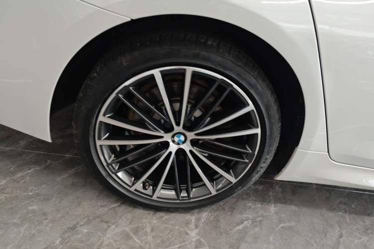 Used BMW 5 Series 2022 Revised Version 530Li xDrive M Sport Package Right Rear Wheel Hub