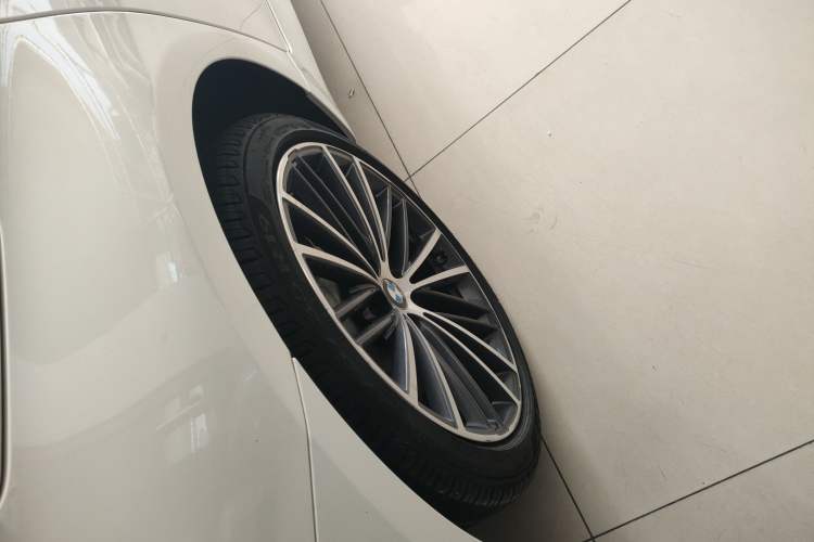 Used BMW 5 Series 2022 Second Facelift 530Li Leading Edition M Sport Package Right Rear Wheel Hub