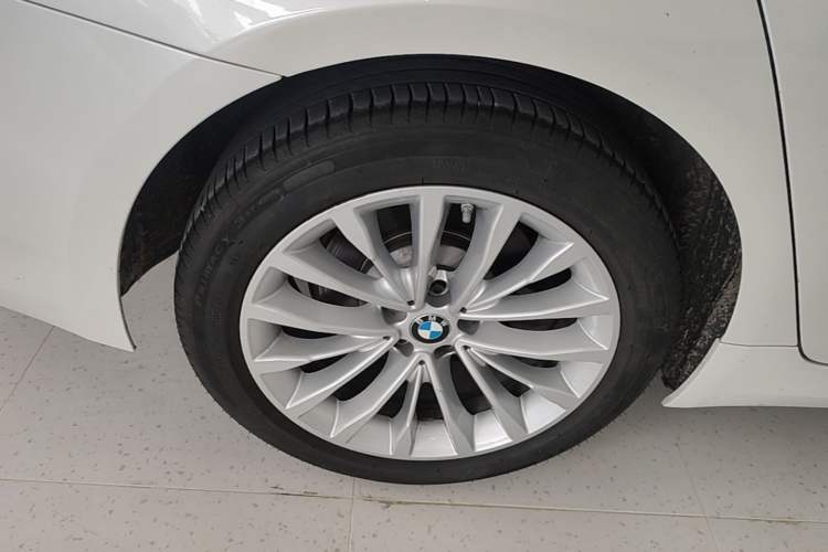 Used BMW 5 Series 2022 Restyled 525Li Luxury Package Right Rear Wheel Hub
