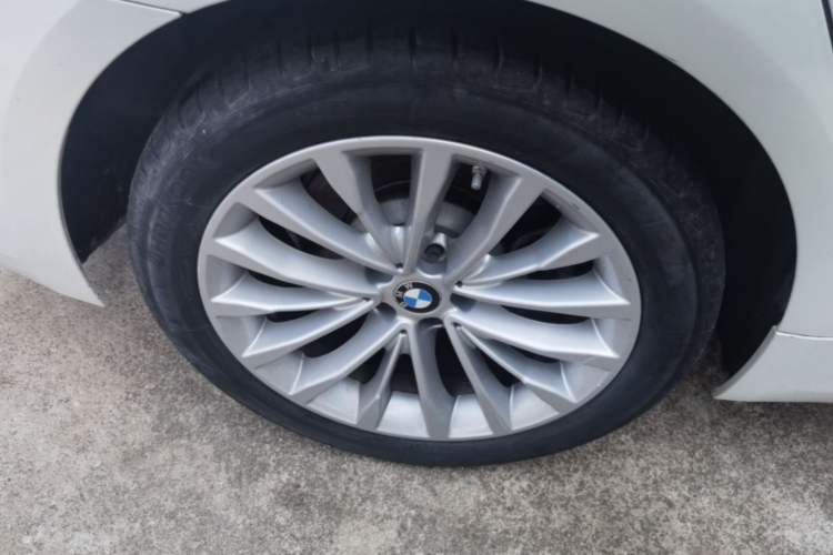 Used BMW 5 Series 2022 525Li Luxury Package Right Rear Wheel Hub