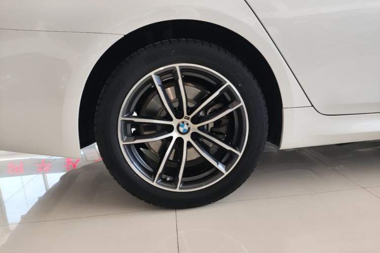 Used BMW 5 Series 2022 Second Facelift 525Li M Sport Package Right Rear Wheel Hub