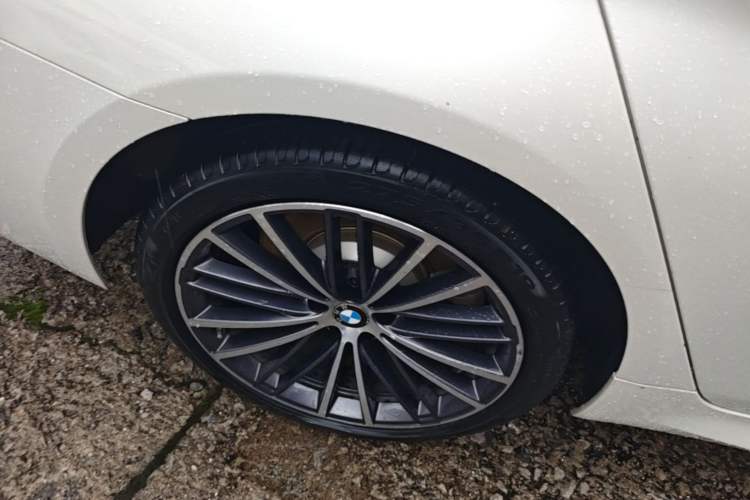 Used BMW 5 Series 2022 Restyled 530Li Leading Edition M Sport Package Right Rear Wheel Hub