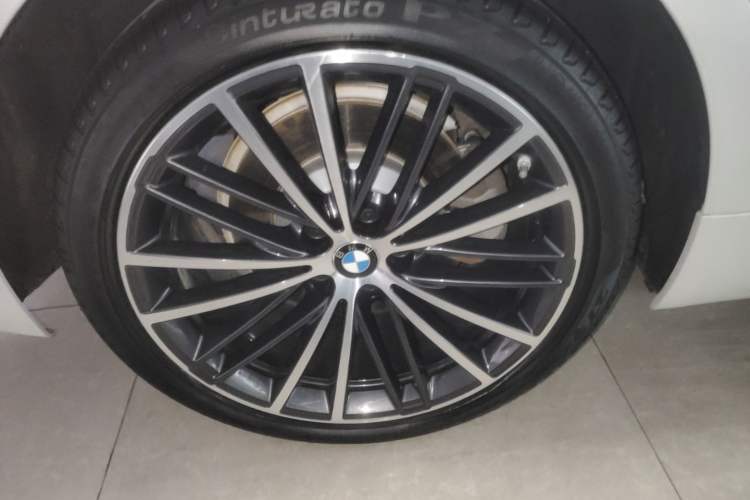 Used BMW 5 Series 2022 Restyled 530Li Leading Edition M Sport Package Right Rear Wheel Hub