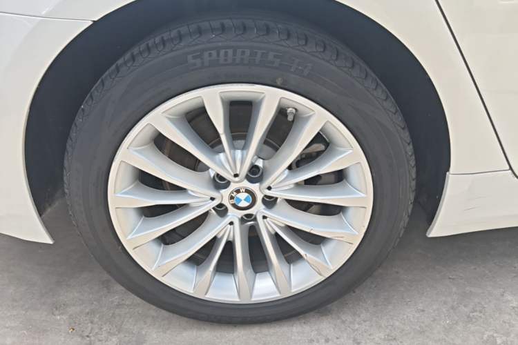 Used BMW 5 Series 2022 Restyled 525Li Luxury Package Right Rear Wheel Hub