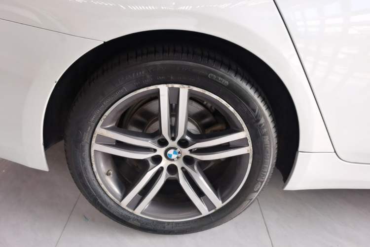 Used BMW 5 Series 2022 Updated 530Li Leading Edition Luxury Package Right Rear Wheel Hub