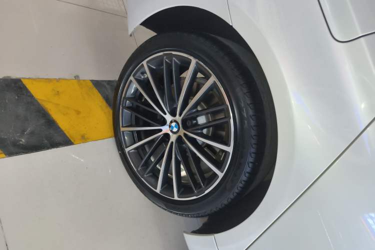 Used BMW 5 Series 2022 Restyled 530Li Leading Edition M Sport Package Right Rear Wheel Hub