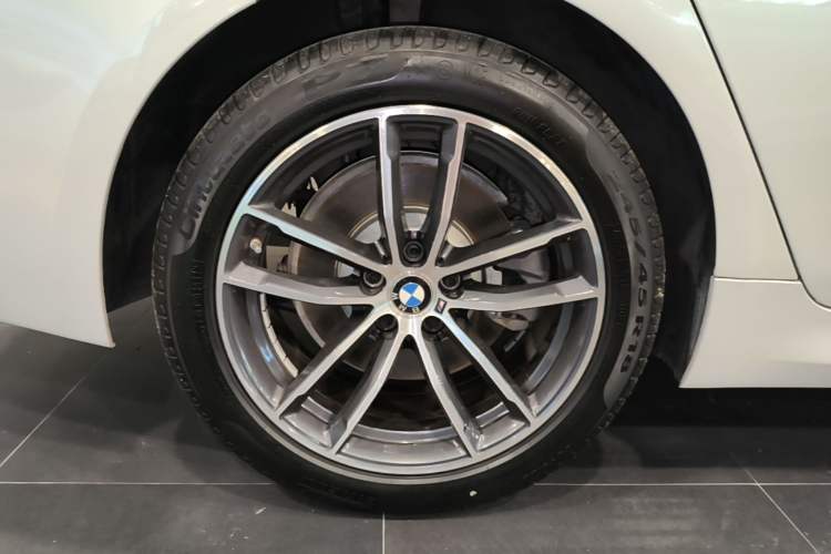 Used BMW 5 Series 2022 Restyled 525Li M Sport Package Right Rear Wheel Hub