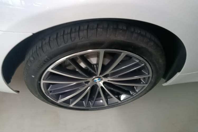 Used BMW 5 Series 2022 Second Facelift 530Li xDrive M Sport Package Right Rear Wheel Hub