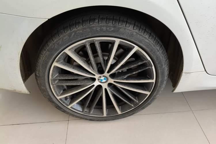 Used BMW 5 Series 2022 Restyled 530Li Leading Edition M Sport Package Right Rear Wheel Hub