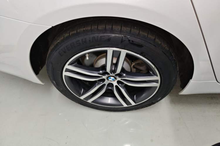 Used BMW 5 Series 2022 Second Facelift 530Li Leading Edition M Sport Package Right Rear Wheel Hub
