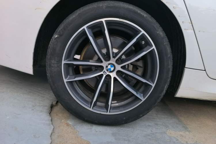 Used BMW 5 Series 2022 Second Facelift 525Li M Sport Package Right Rear Wheel Hub