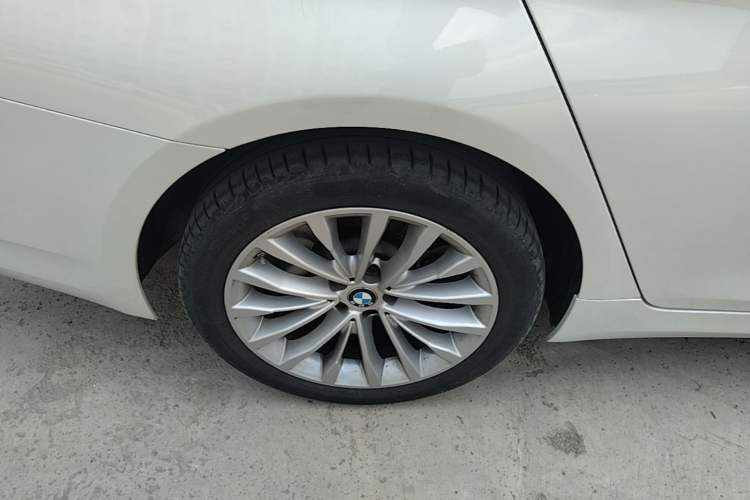 Used BMW 5 Series 2022 Second Facelift 525Li Luxury Package Right Rear Wheel Hub
