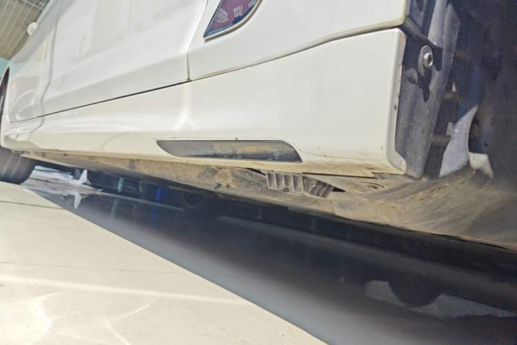 Used BMW 5 Series 2022 Second Facelift 530Li Leading Edition M Sport Package Right Side Sill