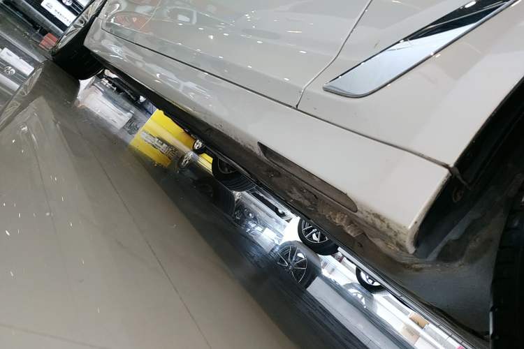 Used BMW 5 Series 2022 Restyled 525Li Luxury Package Right Side Sill