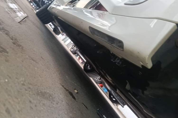 Used BMW 5 Series 2022 Second Facelift 530Li Leading Edition M Sport Package Right Side Sill