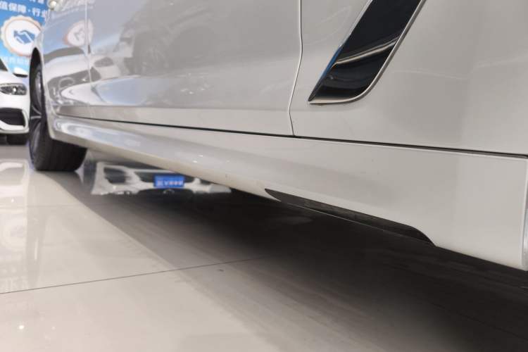 Used BMW 5 Series 2022 Restyled 530Li Leading Edition M Sport Package Right Side Sill