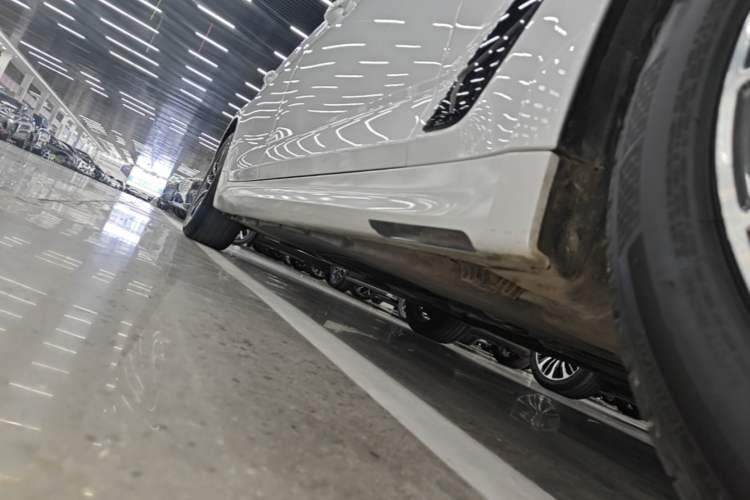 Used BMW 5 Series 2022 Second Facelift 525Li M Sport Package Right Side Sill