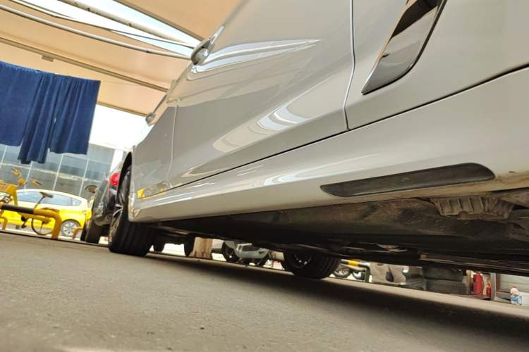 Used BMW 5 Series 2022 Second Facelift 530Li Leading Edition M Sport Package Right Side Sill