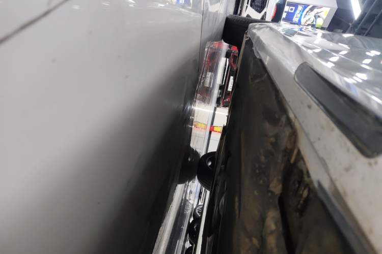 Used BMW 5 Series 2022 Second Facelift 525Li M Sport Package Right Side Sill