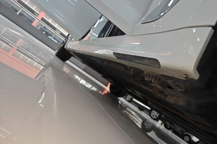 Used BMW 5 Series 2022 Restyled 530Li Leading Edition M Sport Package Right Side Sill