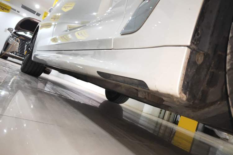 Used BMW 5 Series 2022 Second Facelift 530Li Leading Edition M Sport Package Right Side Sill