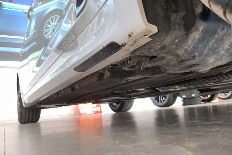 Used BMW 5 Series 2022 Second Facelift 530Li Luxury Version M Sport Package Right Side Sill