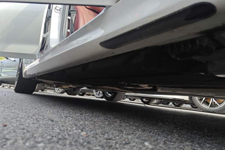 Used BMW 5 Series 2022 Restyled 525Li M Sport Package Right Side Sill
