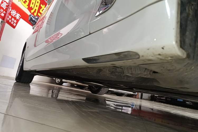 Used BMW 5 Series 2022 Second Facelift 525Li Luxury Package Right Side Sill