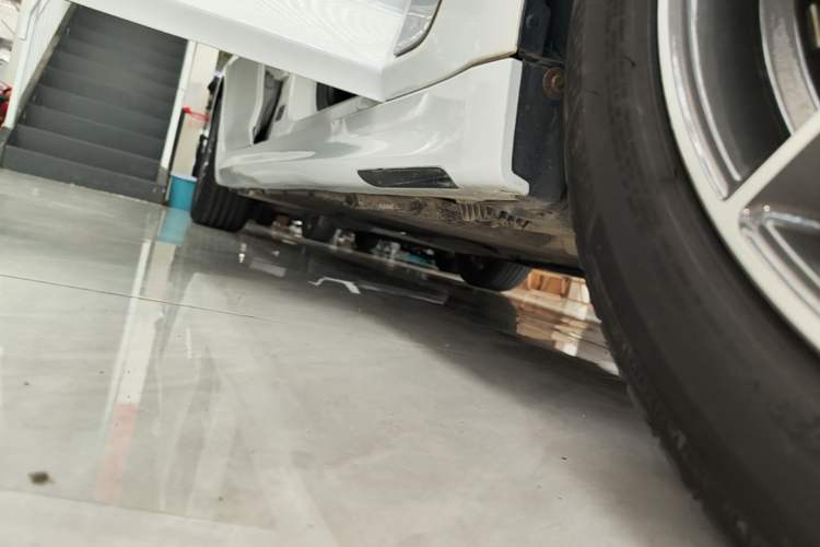 Used BMW 5 Series 2022 Restyled 525Li M Sport Package Right Side Sill