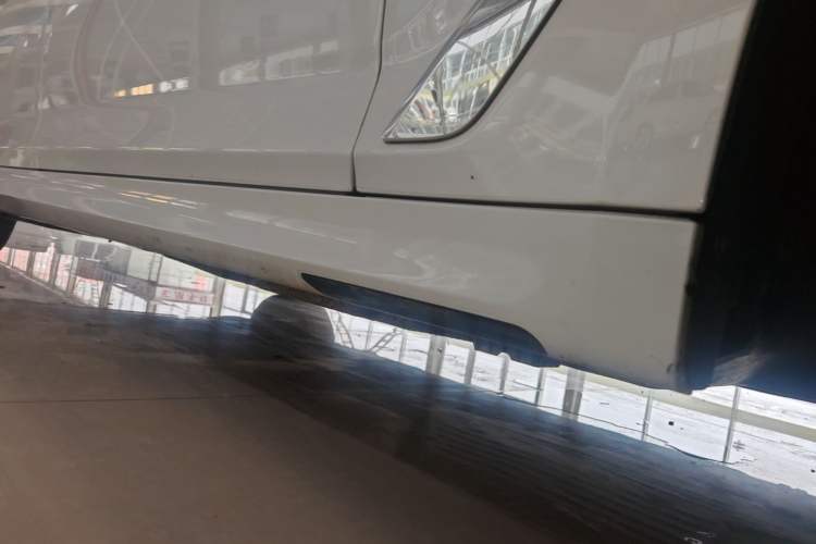 Used BMW 5 Series 2022 Second Facelift 525Li M Sport Package Right Side Sill