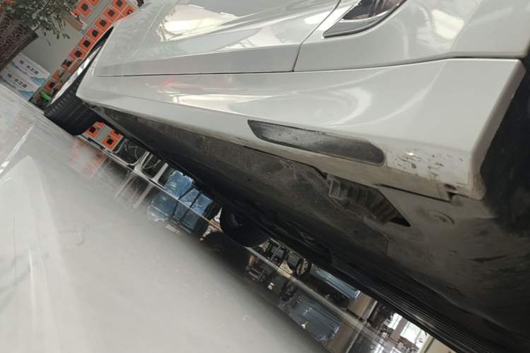 Used BMW 5 Series 2022 525Li Luxury Package Right Side Sill