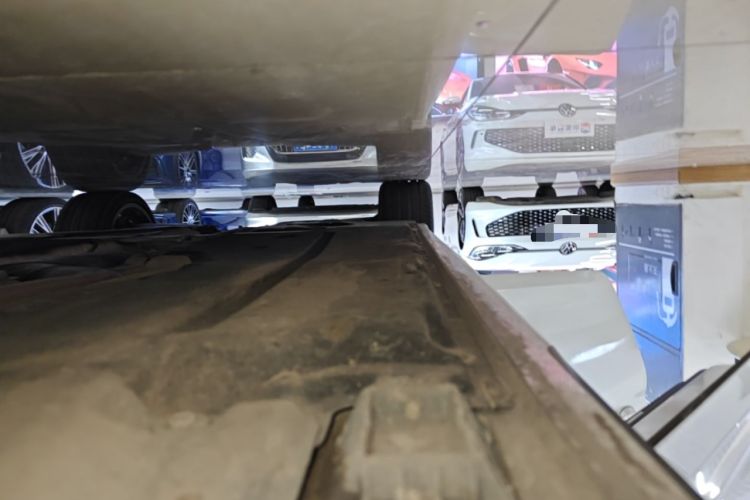 Used BMW 5 Series 2022 Restyled 530Li Leading Edition M Sport Package Right Side Sill