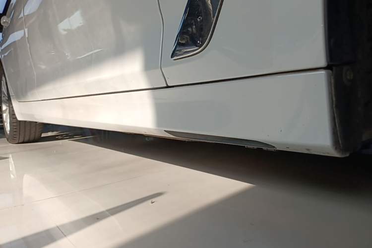 Used BMW 5 Series 2022 Second Facelift 525Li Luxury Package Right Side Sill